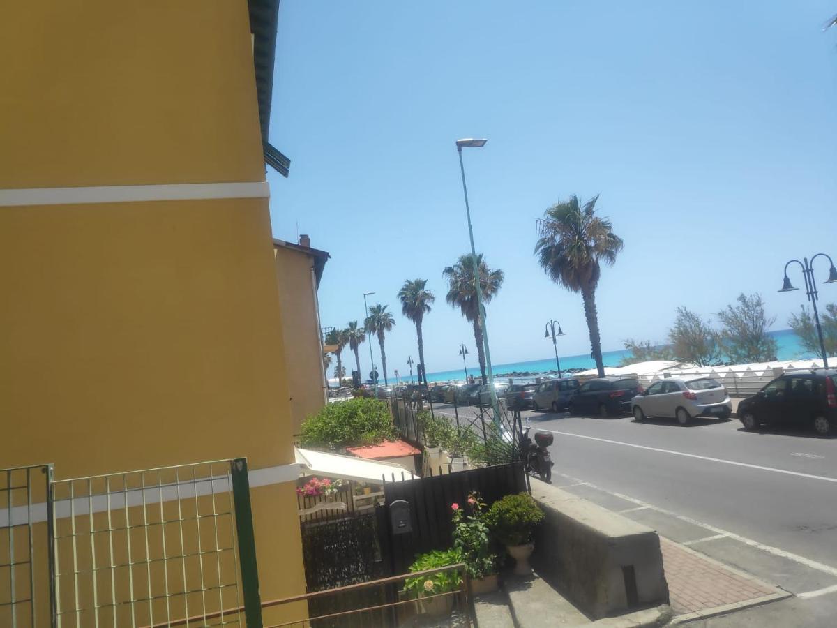 Tuffonelblu Lägenhet Ventimiglia Exteriör bild
